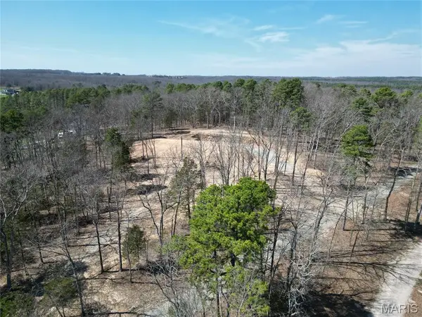 25 Tall Oak Drive, Ste Genevieve, MO 63670