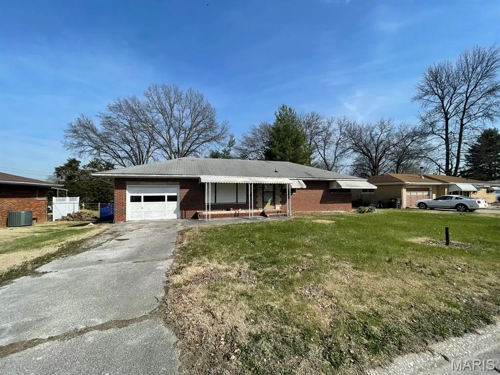 5205 Wick Way Drive, Alton, IL 62002 - #1
