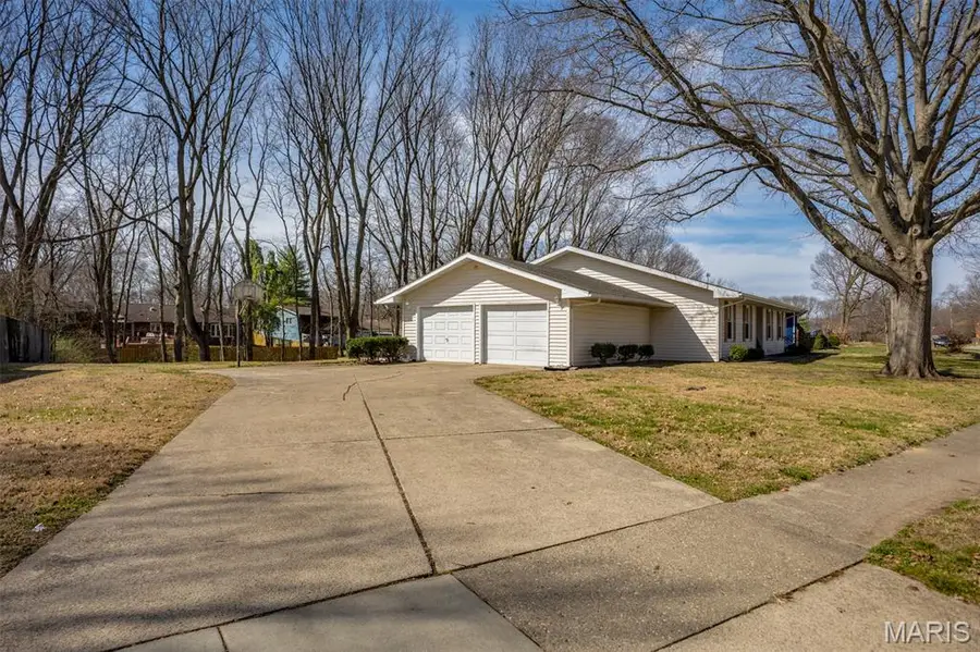 2900 W Lawrence Avenue, Springfield, IL 62704 - #2