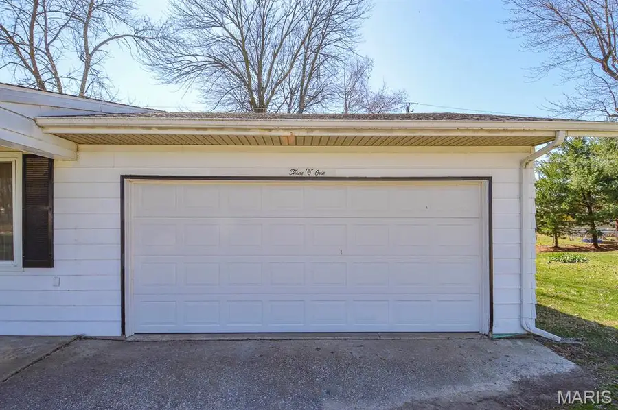 301 W Oak Street, New Baden, IL 62265 - #3