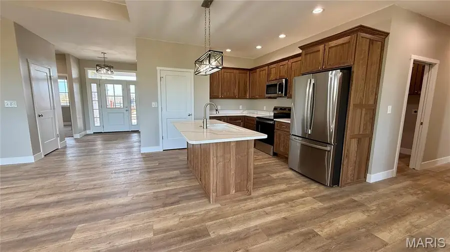 205 E Larkspur Ct, Hannibal, MO 63401 - #3