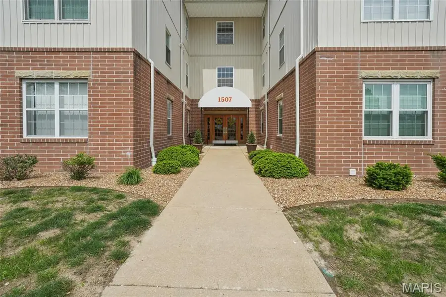 1507 S Old Highway 94 #406, Saint Charles, MO 63303 - #2