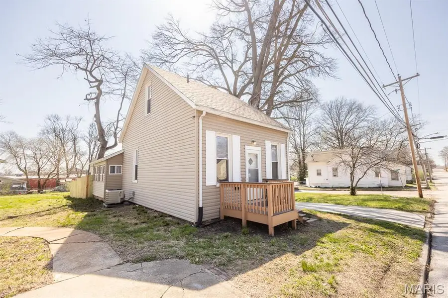 506 E Mckinley Street, Belleville, IL 62220 - #3