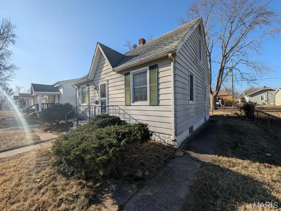 523 Lincoln Avenue, East Alton, IL 62024 - #2