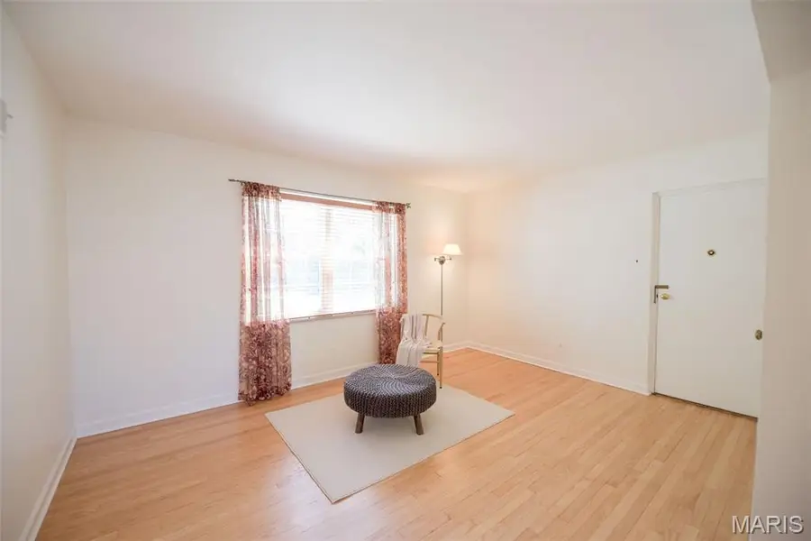 5876 Sunshine Drive #111 (1N), Saint Louis, MO 63109 - #3