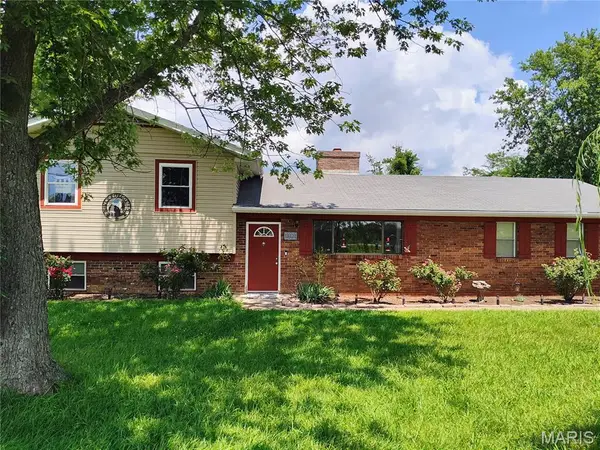 1590 Yellow Rock Road, De Soto, MO 63020