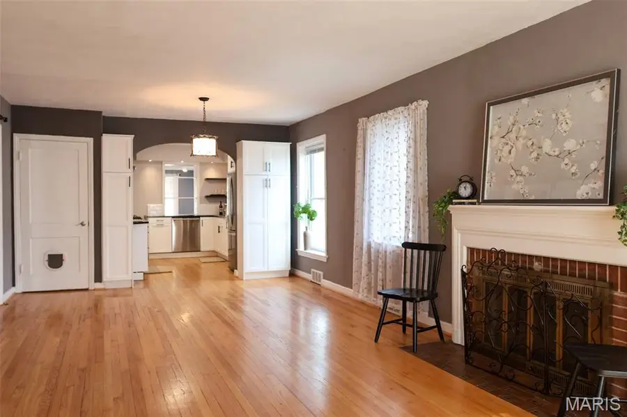 8829 Bridgeport Avenue, Brentwood, MO 63144 - #2