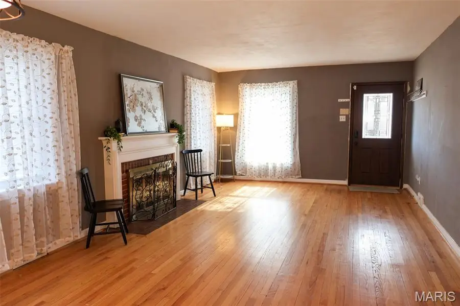 8829 Bridgeport Avenue, Brentwood, MO 63144 - #3