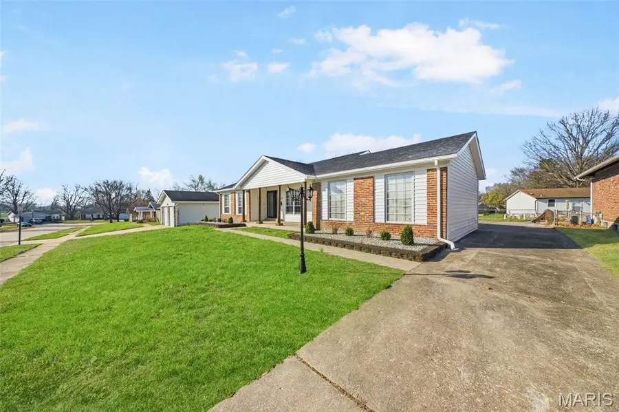 1323 Woodpath Drive, Florissant, MO 63031 - #3