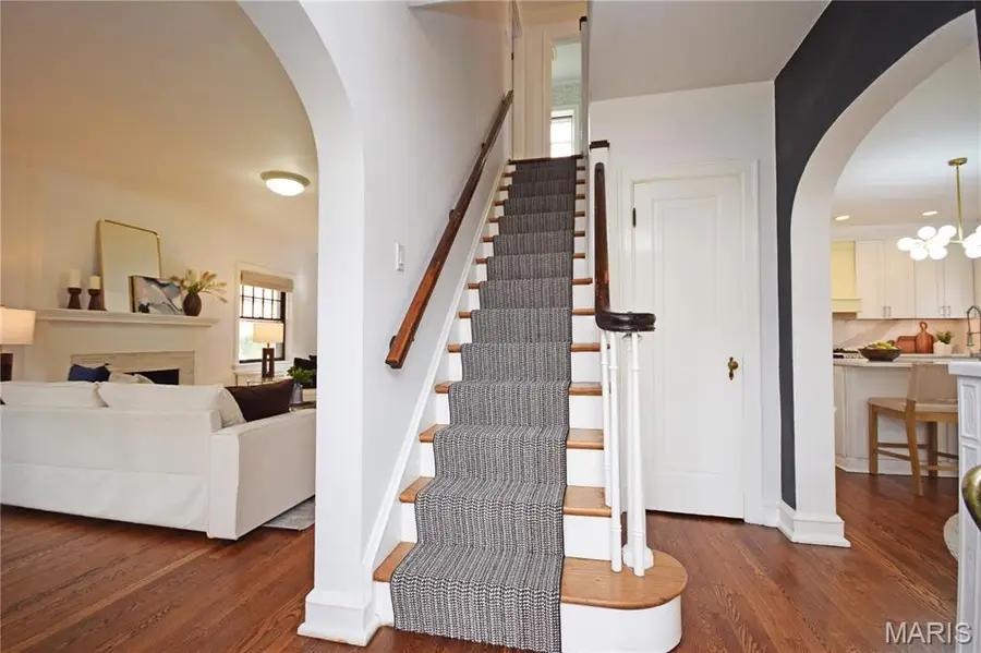 7424 Buckingham Drive, Clayton, MO 63105 - #2