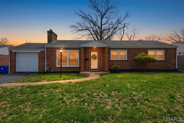 7742 Burr Oak Lane, University City, MO 63130