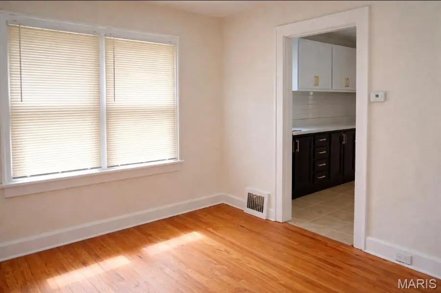 3207 Elsworth Pl Place, Bel Ridge, MO 63121 - #3