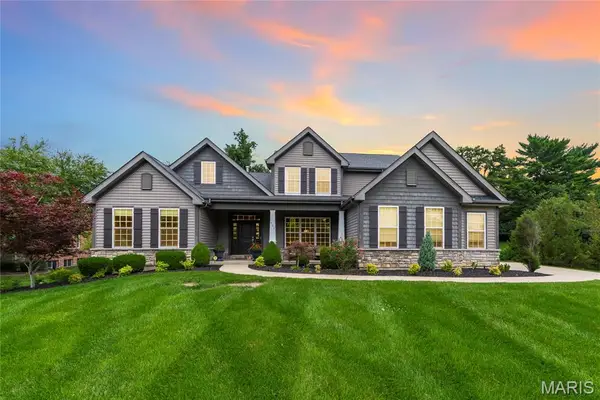 702 Champeix Lane, Creve Coeur, MO 63141