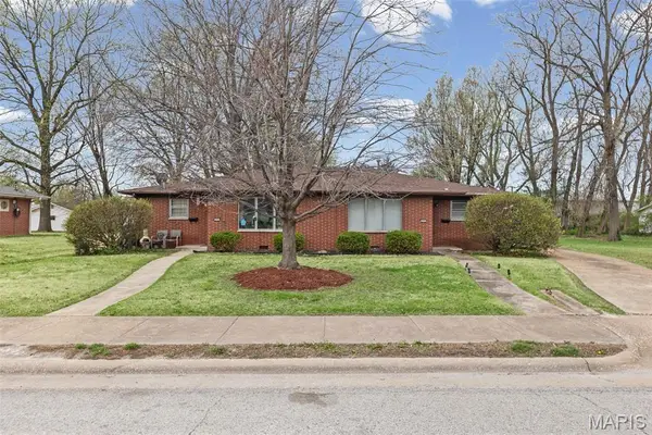 717 Royal Heights Road, Belleville, IL 62226