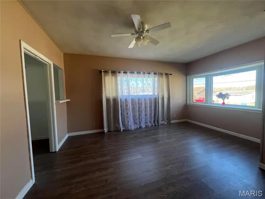 19 Shumate Avenue, Maryland Heights, MO 63043 - #2