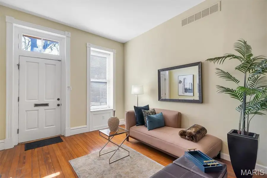 1911 Lynch Street, Saint Louis, MO 63118 - #2