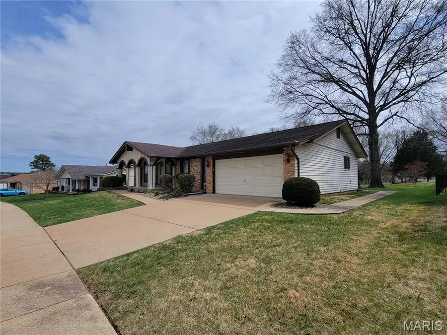3568 Queens Hill Drive, Oakville, MO 63129 - #2