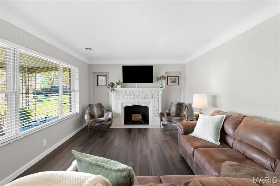 6527 Gramond Drive, Saint Louis, MO 63123 - #2