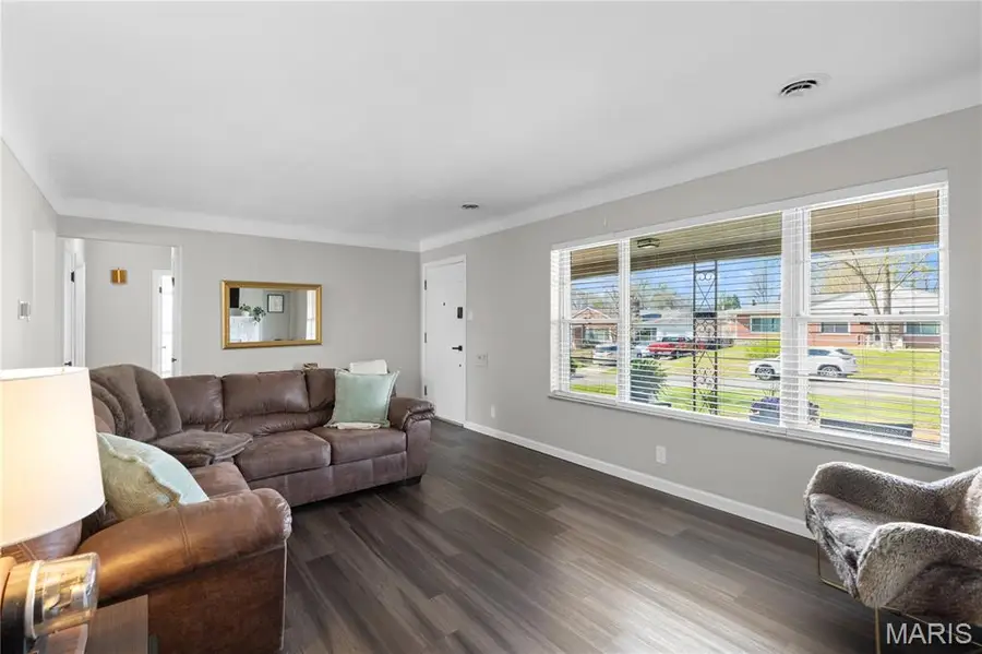 6527 Gramond Drive, Saint Louis, MO 63123 - #3