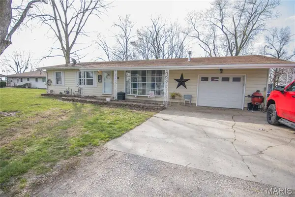 416 E Bayles Street, Brownstown, IL 62418