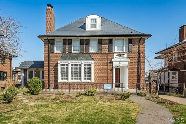 77 Aberdeen Place, Clayton, MO 63105