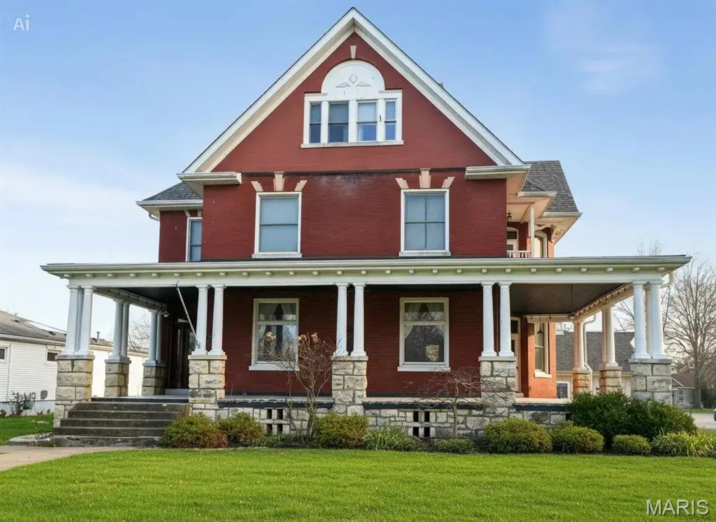 116 W Henry Street, Staunton, IL 62088 - #1