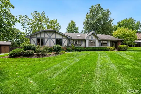 13 Village Drive W, St Charles, MO 63303