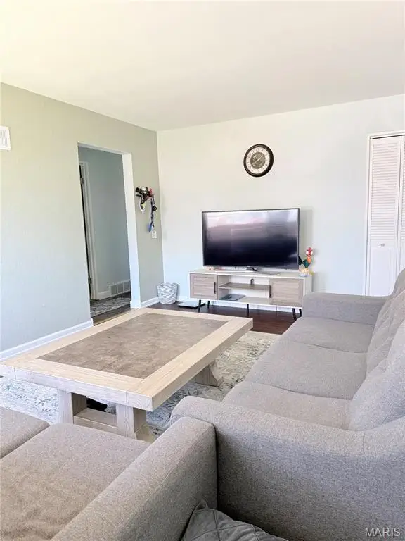 9907 Erie Drive, Saint Louis, MO 63125 - #3