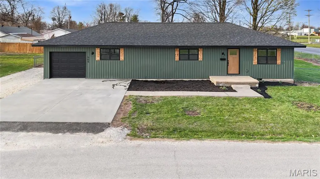 905 W Maple Street, Bowling Green, MO 63334 - #1