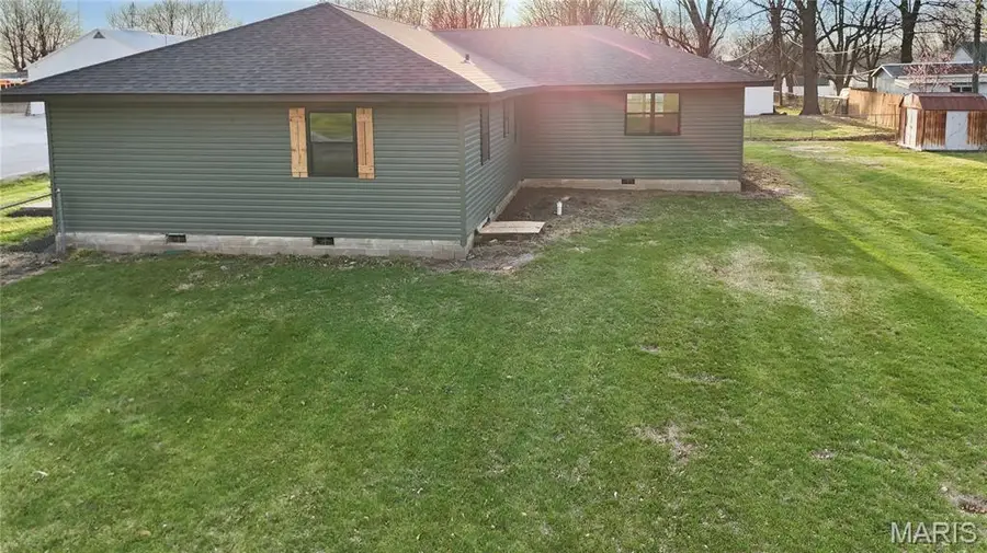 905 W Maple Street, Bowling Green, MO 63334 - #2