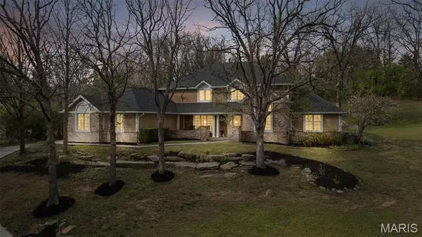 9030 Middlewood Court, Sunset Hills, MO 63127