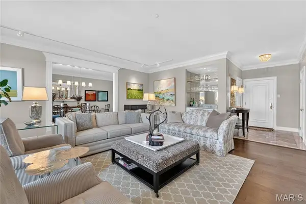 816 S Hanley Road #9C, Clayton, MO 63105