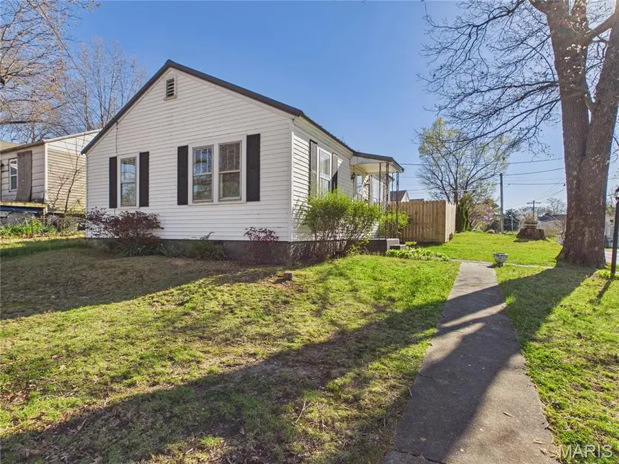 949 W Harper Street, Poplar Bluff, MO 63901 - #2