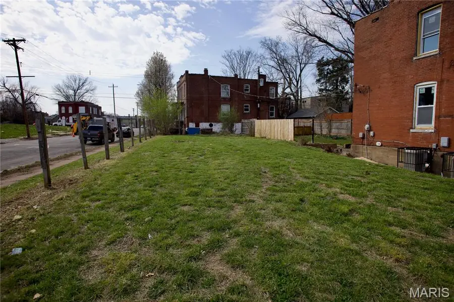 2847 Nebraska Avenue, Saint Louis, MO 63118 - #2