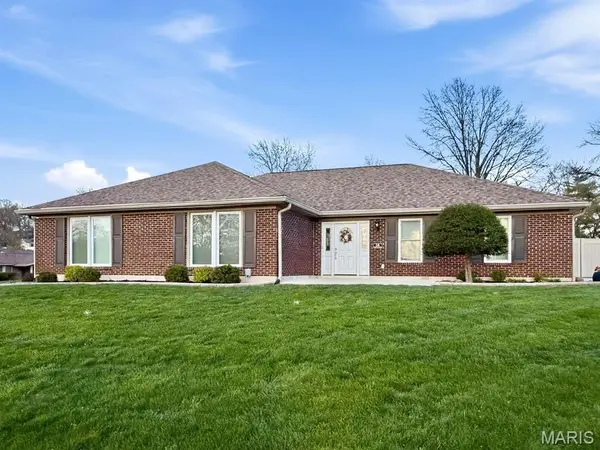 16 Nicolet Drive, Manchester, MO 63011