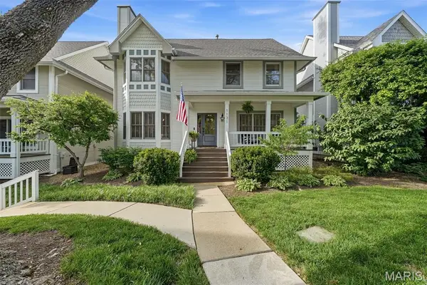 1131 Hawken Place, Webster Groves, MO 63119