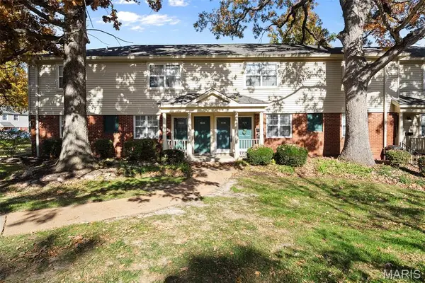 1530 Swallow Drive, Brentwood, MO 63144