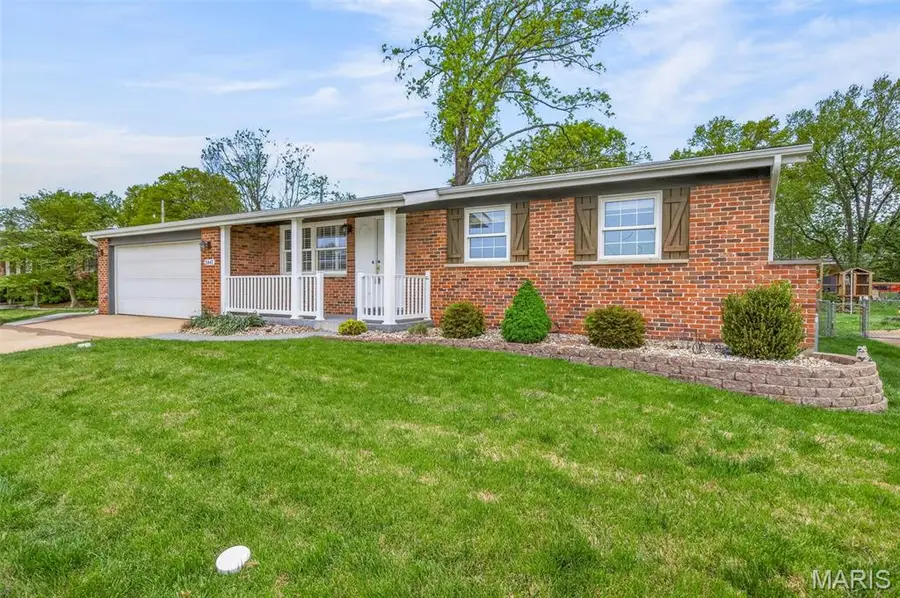 3841 Via Miralesta Drive, Saint Louis, MO 63125 - #3