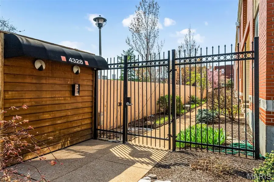4328 Maryland Avenue #5, Saint Louis, MO 63108 - #2