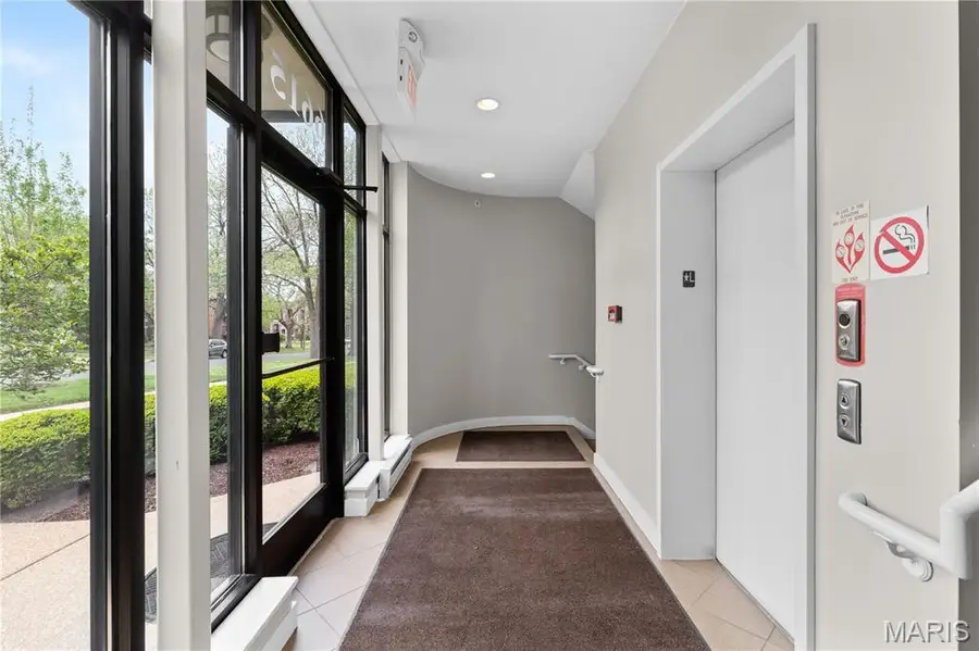 6615 Alamo Avenue #1C, Clayton, MO 63105 - #3