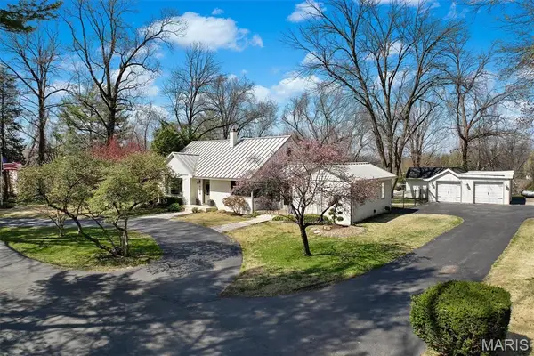 724 Schwarz Road, Edwardsville, IL 62025