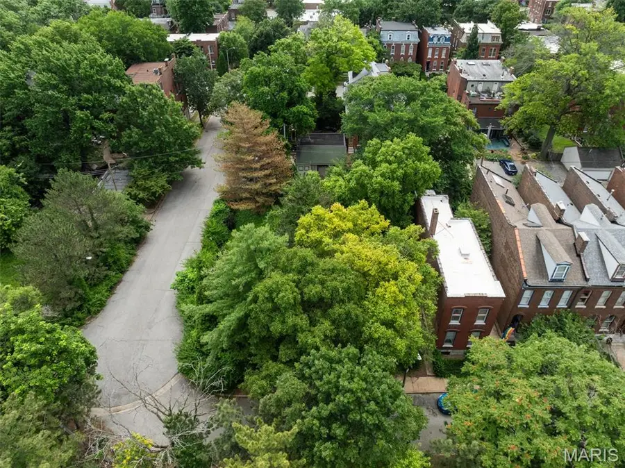 2400 S 18th Street, Saint Louis, MO 63104 - #2