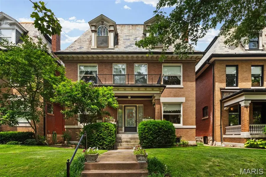 6157 Kingsbury Avenue, Saint Louis, MO 63112 - #2