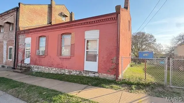 322 E Davis Street, Saint Louis, MO 63111 - #1