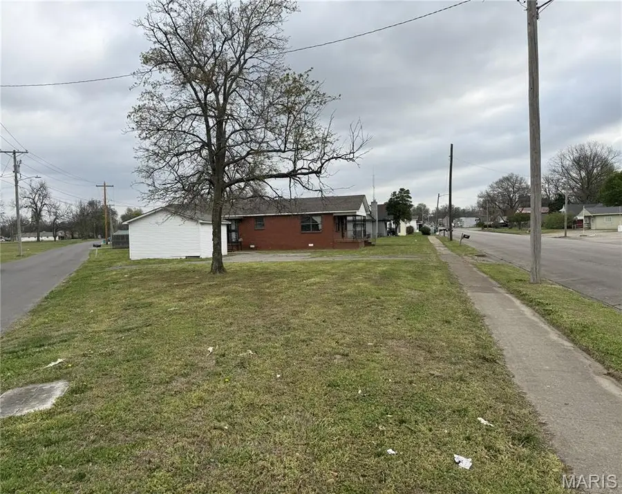 1518 Ward Avenue, Caruthersville, MO 63830 - #3