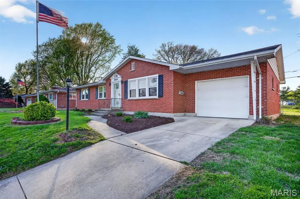 11 Elmwood Place, Saint Charles, MO 63301 - #1