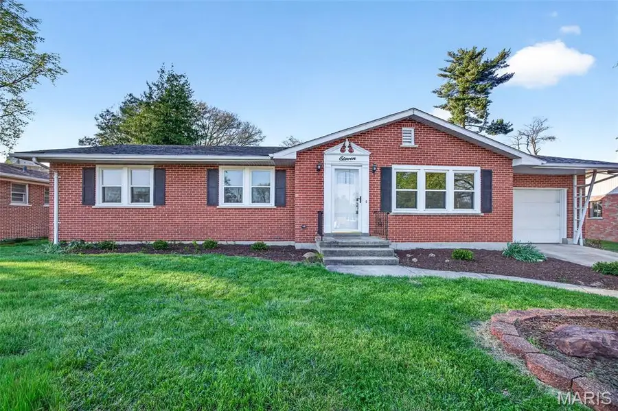 11 Elmwood Place, Saint Charles, MO 63301 - #2