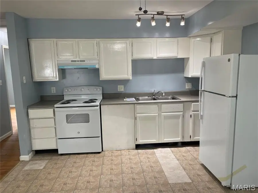 334 Lancashire Road, Saint Louis, MO 63137 - #3