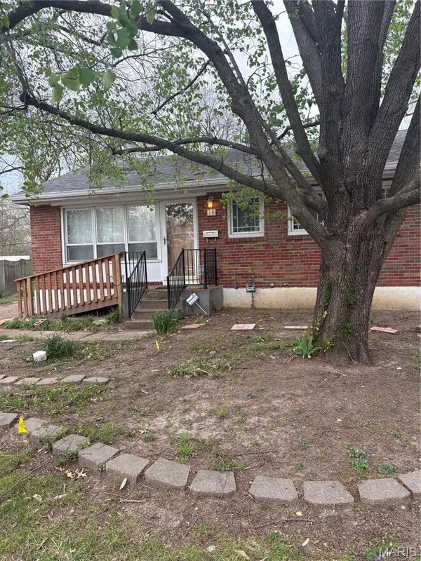 10 Regina Court, Florissant, MO 63031