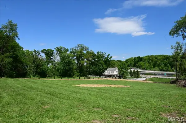 63 S Woods Mill Road, Chesterfield, MO 63017